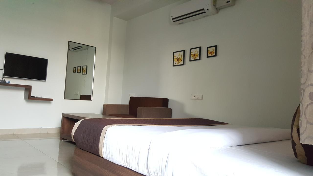 Oyo 6697 Hotel Green Lemon Джайпур Екстериор снимка