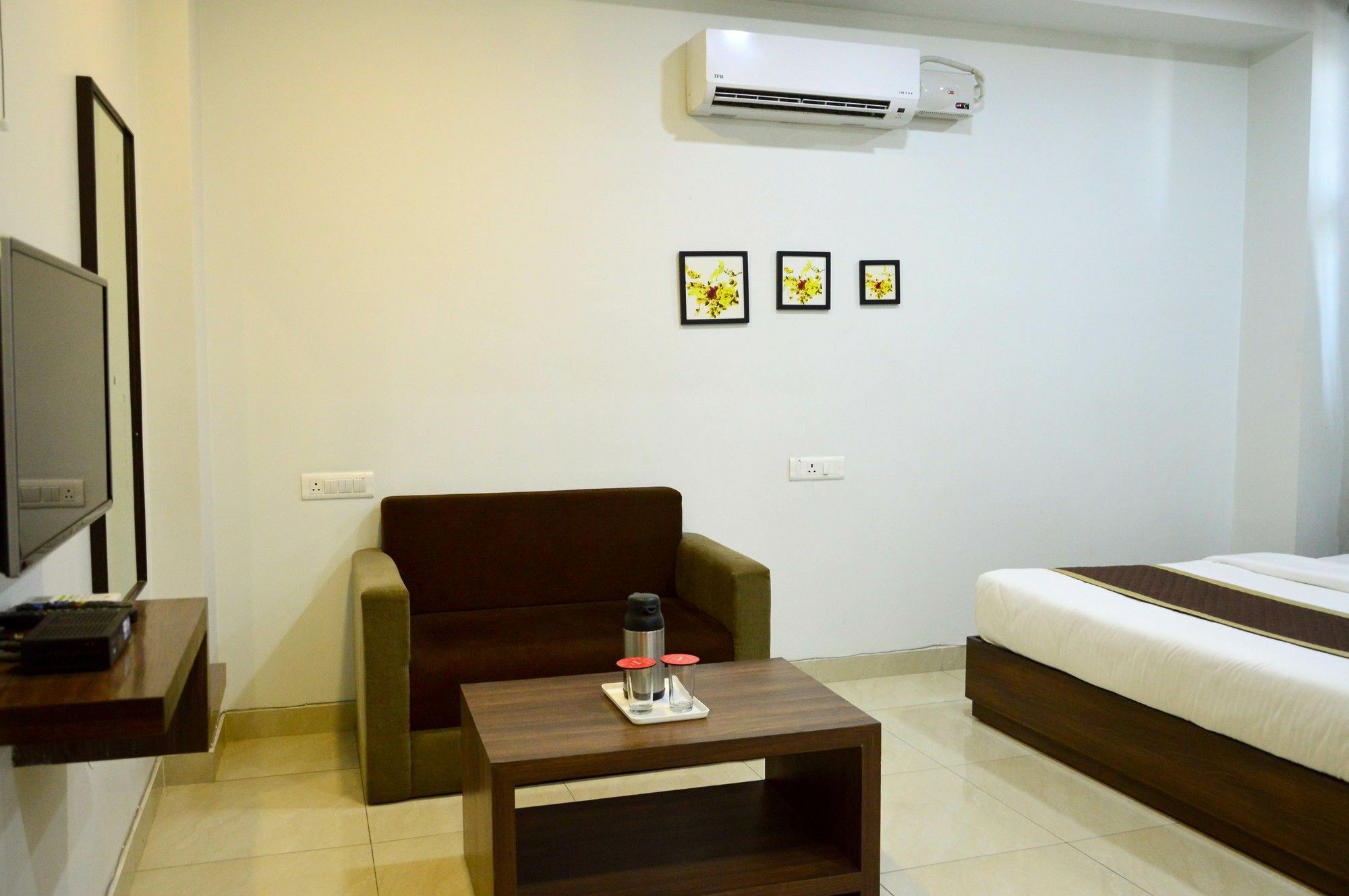 Oyo 6697 Hotel Green Lemon Джайпур Екстериор снимка